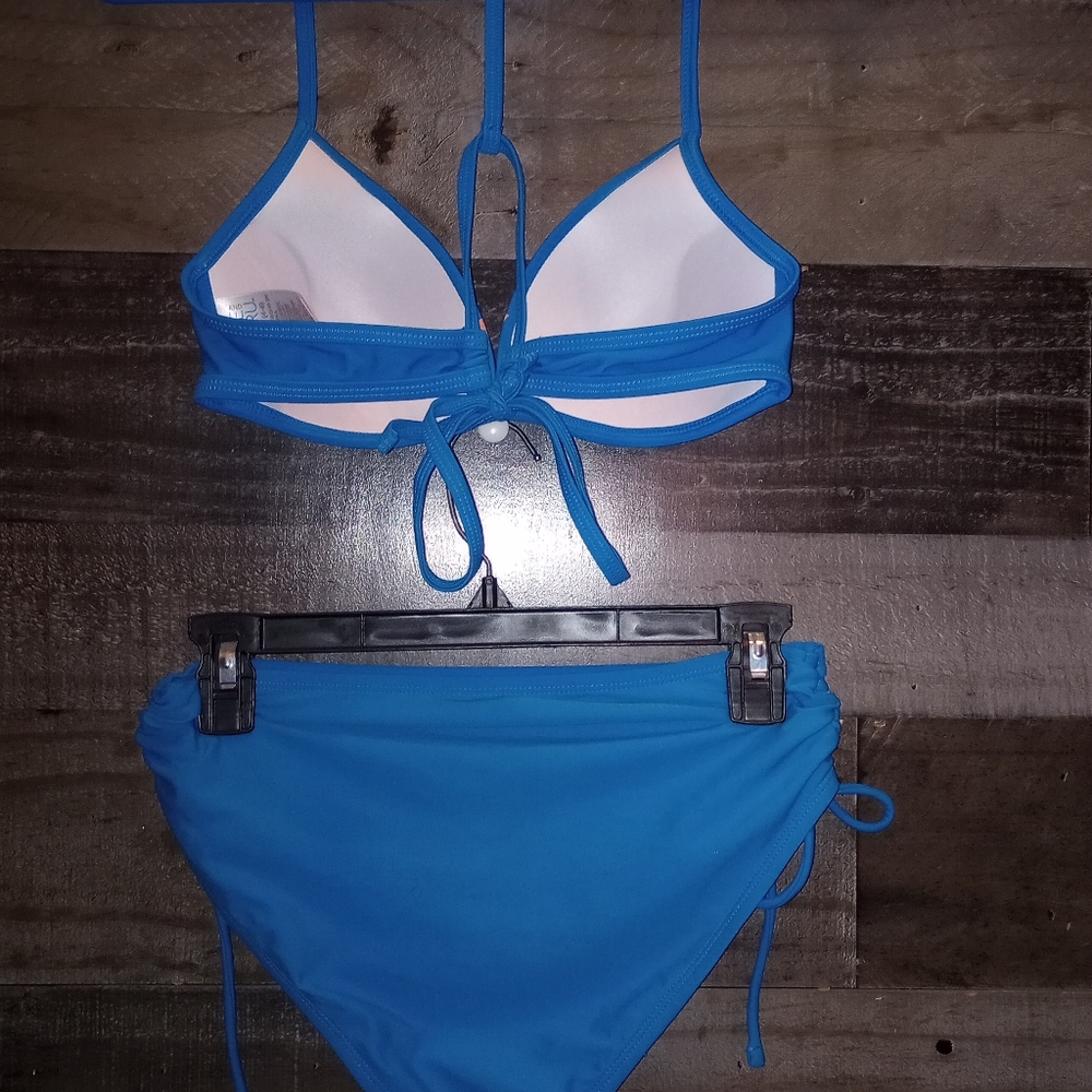 Bikini - Picture 2 of 2